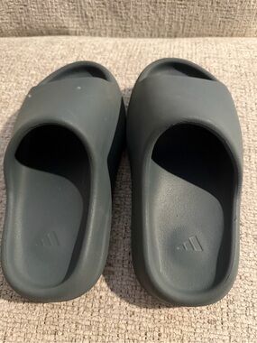 adidas yeezy Slide Sandals in Charcoal Gray